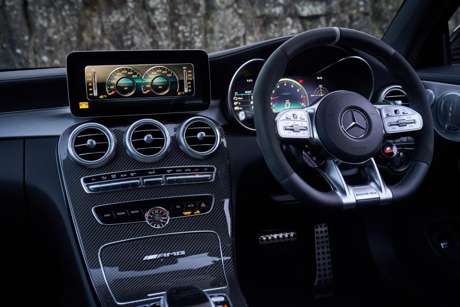 Торпедо Mercedes-AMG C63 S Coupe (C205) 2018 года  (UK) (фото 23 из 40)